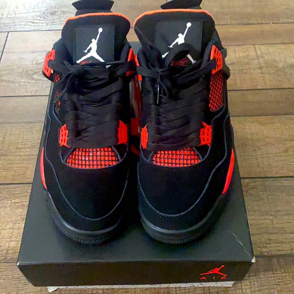 COPY - Jordan 4 Red Thunder NIB